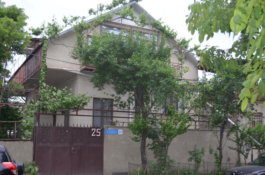 Alex'S Cosy Guesthouse 第比利斯 外观 照片